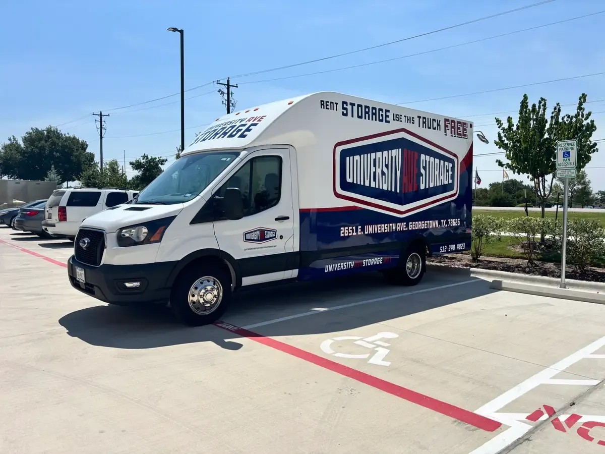 Free moving truck for moving 