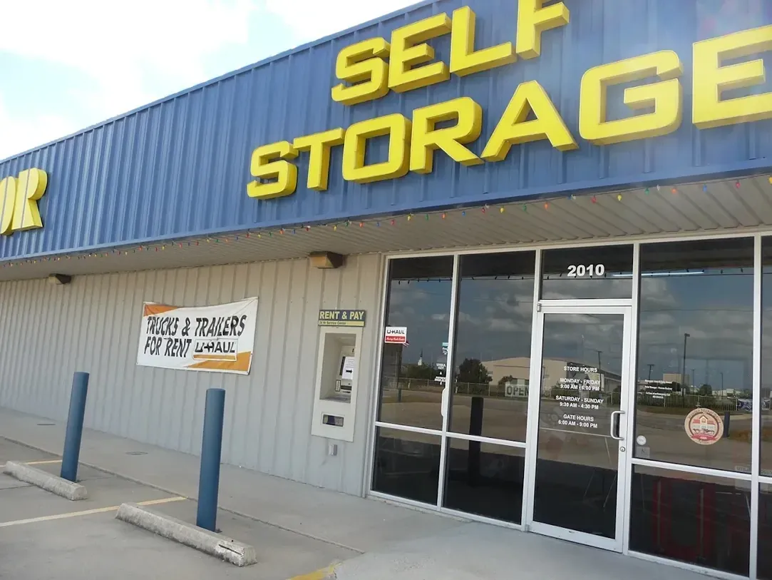 Front entrance of AmeriStor Self Storage