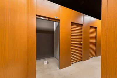 Wine storage locker