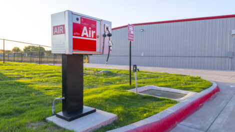 Air compressor and dump station at Dry Dock & Lock Waxahachie North.
